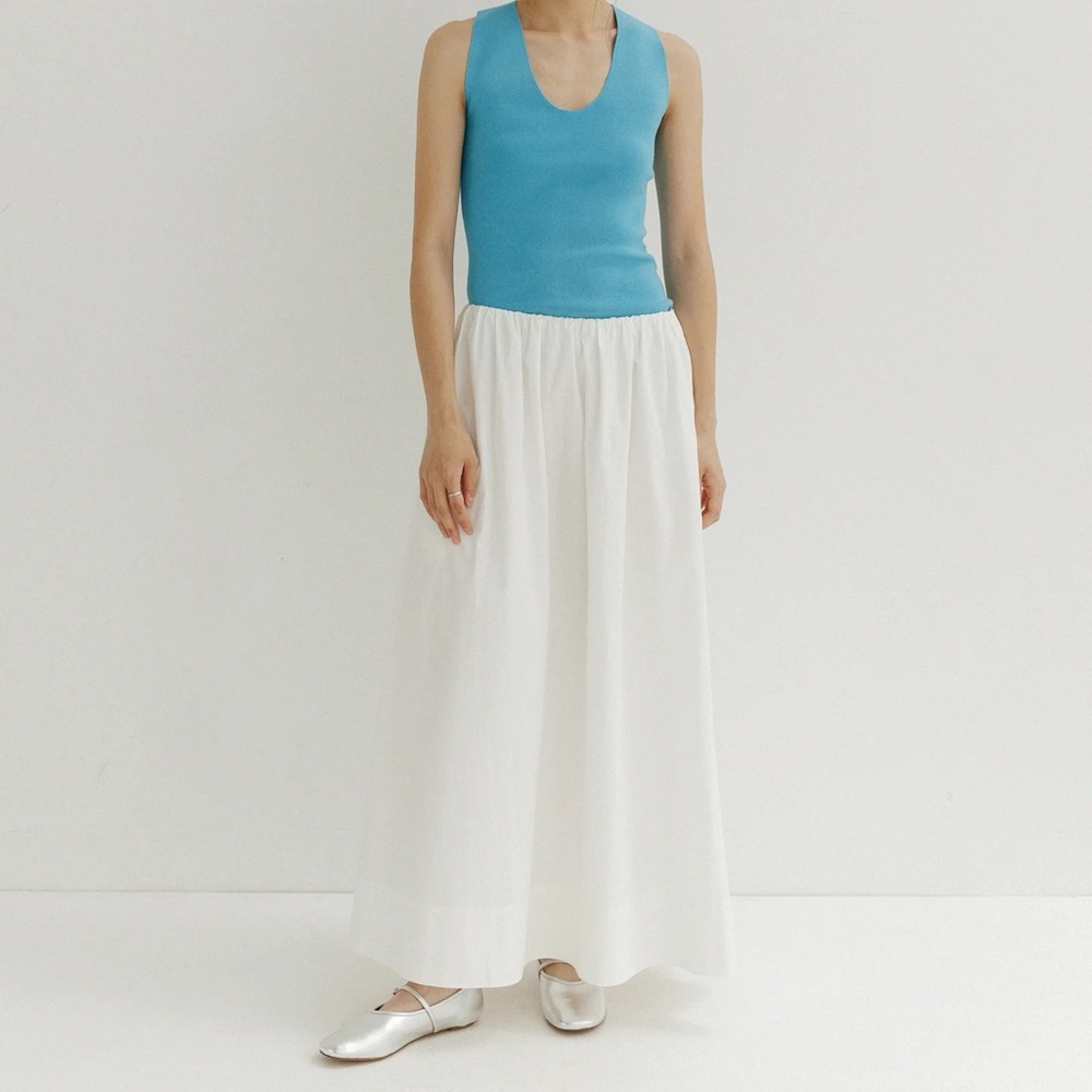 Something to Hold Garden Skirt in White